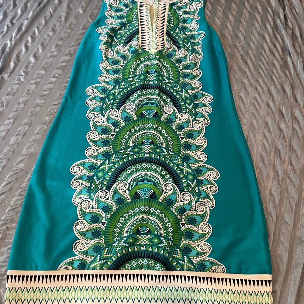Lovely casual sundress, sheath style. Can dress this up or down.